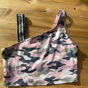Victoria’s Secret PINK Ultimate Unlined sports bra